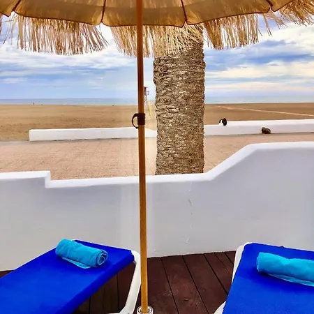 아파트 Luxury Sea Front Iii *